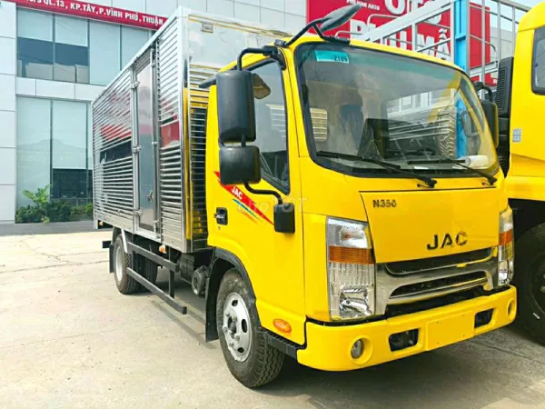 Dịch vụ thay Kính chắn gió xe tải JAC 3.5 tấn tận nơi